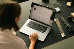 Earning Online Without Investing: Is It Really Possible? 2 make_money_online_without_investment