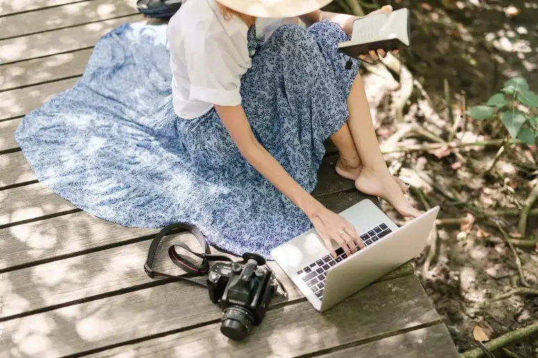 Who is the blogger and what he does 1 what_is_a_blogger
